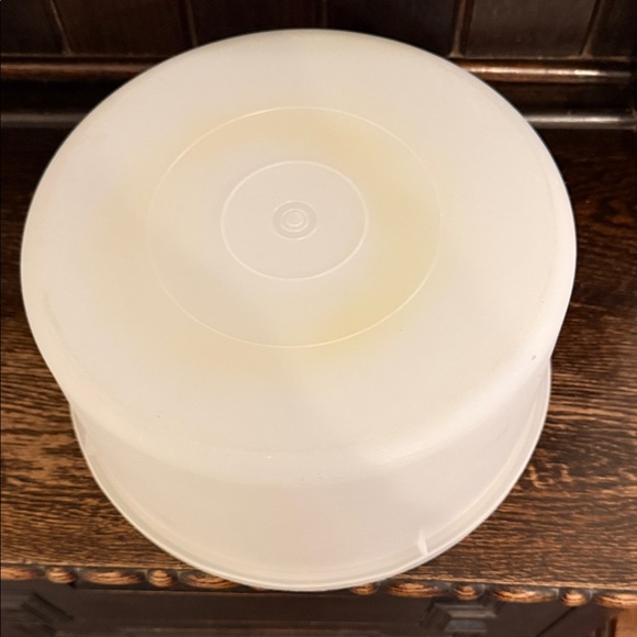 Tupperware Cream Round Food Container - Picture 3 of 4